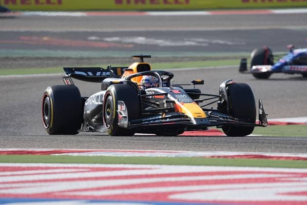 Formula 1 Gulf Air Bahrain Grand Prix 2024 29 02 2024, Bahrain International Circuit, Sakhir, Formula 1 Gulf Air Bahrain Grand Prix 2024 ,in the picture Max Verstappen NLD , Oracle Red Bull Racing, Daniel Ricciardo AUS , Visa Cash App RB Formula One Team nordphotoxGmbHx xBratic nph00250