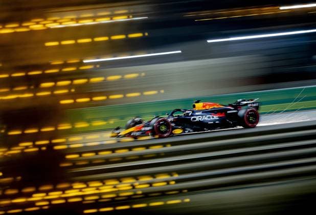 BAHRAIN - Max Verstappen (Red Bull Racing) during the second free practice at the Bahrain International Circuit in the Sakhir desert area prior to the Bahrain Grand Prix. ANP REMKO DE WAAL Practice 2024 2025 xVIxANPxSportx xxANPxIVx 492454928 originalFilename: 492454928.jpg