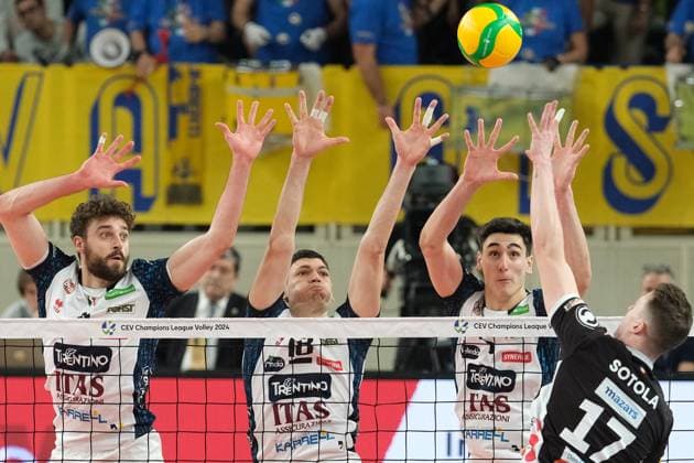 ITAS Trentino Volley v Berlin Recycling Volleys - CEV Men Volley Champions League Alessandro Michieletto and Marko Podrascanin of ITAS Trentino Volley are blocking during the match between ITAS Trentino Volley and Berlin Recycling Volleys, a quarterfinal of the CEV Men s Volleyball Champions League 2023 2024, at Il T Quotidiano Arena in Trento, Italy, on February 29, 2024. Trento Italy Italy  Copyright: xRobertoxTommasinix originalFilename:tommasini-itastren240229_np7aG.jpg