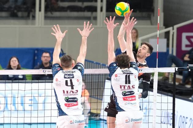 ITAS Trentino Volley v Berlin Recycling Volleys - CEV Men Volley Champions League Daniel Malescha of Berlin Recycling Volleys is attacking during the match between ITAS Trentino Volley and Berlin Recycling Volleys, a quarterfinal of the CEV Men s Volleyball Champions League 2023 2024, at Il T Quotidiano Arena in Trento, Italy, on February 29, 2024. Trento Italy Italy  Copyright: xRobertoxTommasinix originalFilename:tommasini-itastren240229_np8gO.jpg
