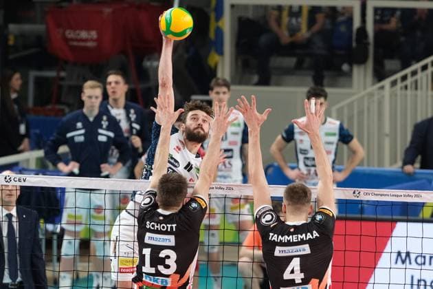 ITAS Trentino Volley v Berlin Recycling Volleys - CEV Men Volley Champions League Kamil Rychlicki of ITAS Trentino Volley is attacking during the match between ITAS Trentino Volley and Berlin Recycling Volleys, a quarterfinal of the CEV Men s Volleyball Champions League 2023 2024, at Il T Quotidiano Arena in Trento, Italy, on February 29, 2024. Trento Italy Italy  Copyright: xRobertoxTommasinix originalFilename:tommasini-itastren240229_npiWF.jpg