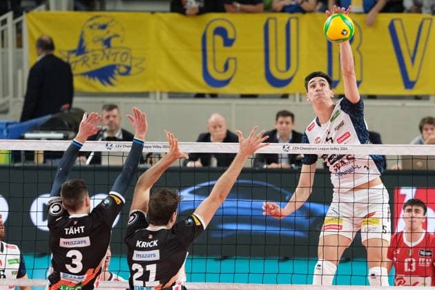ITAS Trentino Volley v Berlin Recycling Volleys - CEV Men Volley Champions League Alessandro Michieletto of ITAS Trentino Volley is spiking the ball during the match between ITAS Trentino Volley and Berlin Recycling Volleys in the quarterfinals of the CEV Men s Volleyball Champions League 2023 2024 at Il T Quotidiano Arena in Trento, Italy, on February 29, 2024. Trento Italy Italy  Copyright: xRobertoxTommasinix originalFilename:tommasini-itastren240229_npjSt.jpg