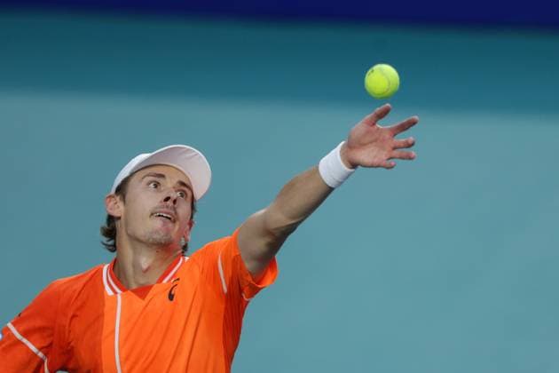 (240301) -- ACAPULCO, March 1, 2024 -- Alex De Minaur of Australia serves the ball during the quarterfinal match against Stefanos Tsitsipas of Greece at the 2024 ATP, Tennis Herren Mexican Open tennis tournament in Acapulco, Mexico, Feb. 29, 2024. (Photo by Xinhua) (SP)MEXICO-ACAPULCO-TENNIS-ATP-MEXICAN OPEN-QUARTERFINAL FranciscoxCanedo 