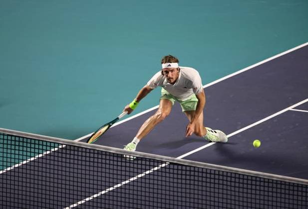 (240301) -- ACAPULCO, March 1, 2024 -- Stefanos Tsitsipas of Greece hits a return during the quarterfinal match against Alex De Minaur of Australia at the 2024 ATP, Tennis Herren Mexican Open tennis tournament in Acapulco, Mexico, Feb. 29, 2024. ) (SP)MEXICO-ACAPULCO-TENNIS-ATP-MEXICAN OPEN-QUARTERFINAL LixMengxin 