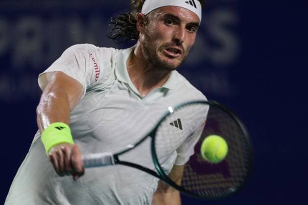 (240301) -- ACAPULCO, March 1, 2024 -- Stefanos Tsitsipas of Greece hits a return during the quarterfinal match against Alex De Minaur of Australia at the 2024 ATP, Tennis Herren Mexican Open tennis tournament in Acapulco, Mexico, Feb. 29, 2024. (Photo by Xinhua) (SP)MEXICO-ACAPULCO-TENNIS-ATP-MEXICAN OPEN-QUARTERFINAL FranciscoxCanedo 