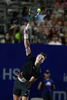 (240301) -- ACAPULCO, March 1, 2024 -- Holger Rune of Denmark serves during the men s singles quarterfinal match between Holger Rune of Denmark and Dominik Koepfer of Germany at the 2024 ATP, Tennis Herren Mexican Open tennis tournament in Acapulco, Mexico, Feb. 29, 2024. (Photo by Xinhua) (SP)MEXICO-ACAPULCO-TENNIS-ATP-MEXICAN OPEN-QUARTERFINAL FranciscoxCanedo 