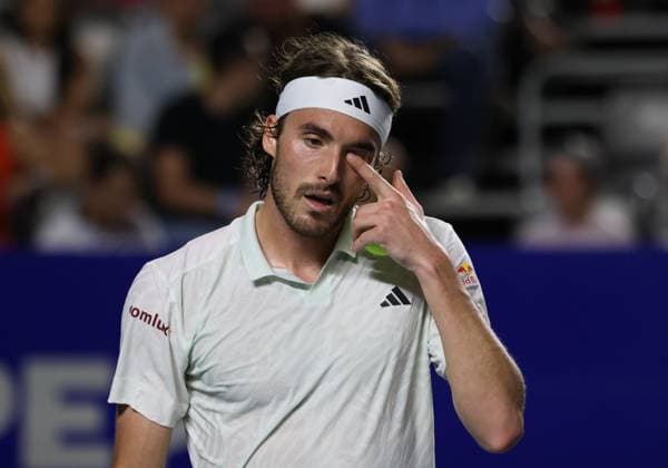 (240301) -- ACAPULCO, March 1, 2024 -- Stefanos Tsitsipas of Greece reacts during the quarterfinal match against Alex De Minaur of Australia at the 2024 ATP, Tennis Herren Mexican Open tennis tournament in Acapulco, Mexico, Feb. 29, 2024. ) (SP)MEXICO-ACAPULCO-TENNIS-ATP-MEXICAN OPEN-QUARTERFINAL LixMengxin 