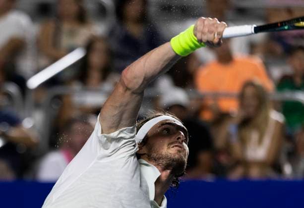 (240301) -- ACAPULCO, March 1, 2024 -- Stefanos Tsitsipas of Greece hits a return during the quarterfinal match against Alex De Minaur of Australia at the 2024 ATP, Tennis Herren Mexican Open tennis tournament in Acapulco, Mexico, Feb. 29, 2024. ) (SP)MEXICO-ACAPULCO-TENNIS-ATP-MEXICAN OPEN-QUARTERFINAL LixMengxin 