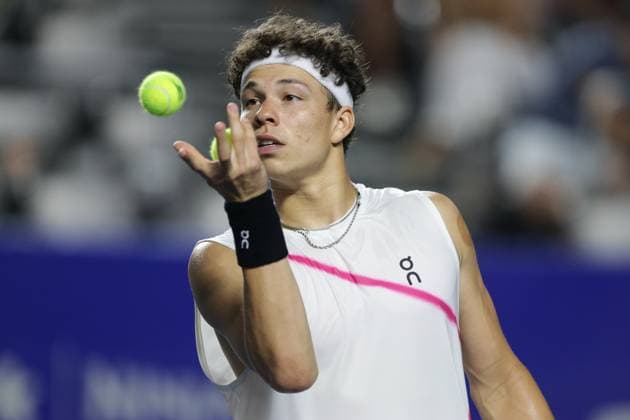 (240301) -- ACAPULCO, March 1, 2024 -- Ben Shelton of the United States reacts during the quarterfinal match against Casper Ruud of Norway at the 2024 ATP, Tennis Herren Mexican Open tennis tournament in Acapulco, Mexico, Feb. 29, 2024. (Photo by Xinhua) (SP)MEXICO-ACAPULCO-TENNIS-ATP-MEXICAN OPEN-QUARTERFINAL FranciscoxCanedo 