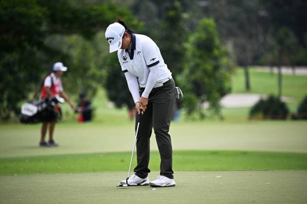 (240301) -- SINGAPORE, March 1, 2024 -- Yin Ruoning of China competes during the second day of the HSBC Women s World Championship, WM, Weltmeisterschaft held in Singapore s Sentosa Golf Club on March 1, 2024. (Photo by Then Chih Wey Xinhua) (SP)SINGAPORE-GOLF-WOMEN S WORLD CHAMPIONSHIP XinxJiapo 