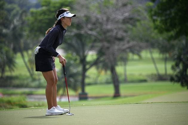 (240301) -- SINGAPORE, March 1, 2024 -- He Muni of China reacts during during the second day of the HSBC Women s World Championship, WM, Weltmeisterschaft held in Singapore s Sentosa Golf Club on March 1, 2024. (Photo by Then Chih Wey Xinhua) (SP)SINGAPORE-GOLF-WOMEN S WORLD CHAMPIONSHIP XinxJiapo 