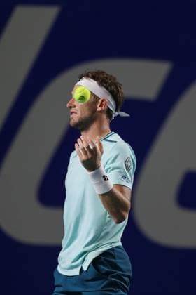 (240301) -- ACAPULCO, March 1, 2024 -- Casper Ruud of Norway reacts during the quarterfinal match against Ben Shelton of the United States at the 2024 ATP, Tennis Herren Mexican Open tennis tournament in Acapulco, Mexico, March 1, 2024. (Photo by Xinhua) (SP)MEXICO-ACAPULCO-TENNIS-ATP-MEXICAN OPEN-QUARTERFINAL FranciscoxCanedo 