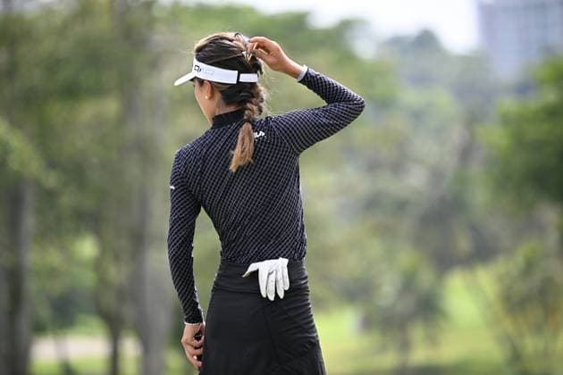 (240301) -- SINGAPORE, March 1, 2024 -- He Muni of China looks on during during the second day of the HSBC Women s World Championship, WM, Weltmeisterschaft held in Singapore s Sentosa Golf Club on March 1, 2024. (Photo by Then Chih Wey Xinhua) (SP)SINGAPORE-GOLF-WOMEN S WORLD CHAMPIONSHIP XinxJiapo 