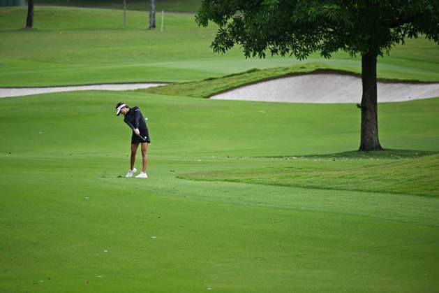 (240301) -- SINGAPORE, March 1, 2024 -- He Muni of China competes during during the second day of the HSBC Women s World Championship, WM, Weltmeisterschaft held in Singapore s Sentosa Golf Club on March 1, 2024. (Photo by Then Chih Wey Xinhua) (SP)SINGAPORE-GOLF-WOMEN S WORLD CHAMPIONSHIP XinxJiapo 
