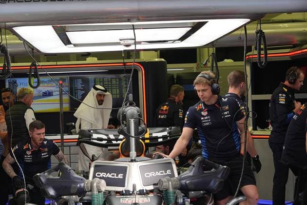 Formula 1 Gulf Air Bahrain Grand Prix 2024 01 03 2024, Bahrain International Circuit, Sakhir, Formula 1 Gulf Air Bahrain Grand Prix 2024 ,pictured Team Principal Christian Horner Oracle Red Bull Racing welcomes FIA President Mohammed bin Sulayem and walks into the pits with him nordphotoxGmbHx xBratic nph00250