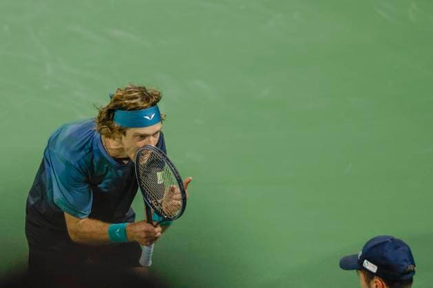 Andrey Rublev shouts at the linesman, Dubai Duty Free Tennis Championships, Dubai, U A E Tennis Dubai Tennis Championships 2024 ATP Dubai Duty Free Tennis Stadium Dubai United Arab Emirates 1 March 2024 Copyright: xJuergenxHasenkopfx