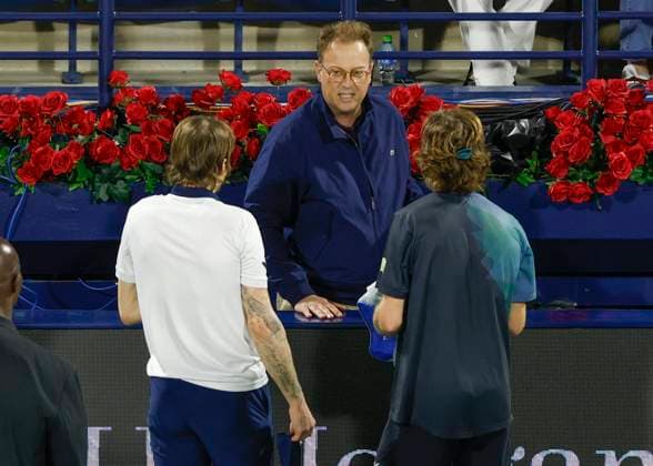 Andrey Rublev is disqualified by supervisor Roland Herfel, Dubai Duty Free Tennis Championships, Dubai, U A E Tennis Dubai Tennis Championships 2024 ATP Dubai Duty Free Tennis Stadium Dubai United Arab Emirates 1 March 2024 Copyright: xJuergenxHasenkopfx