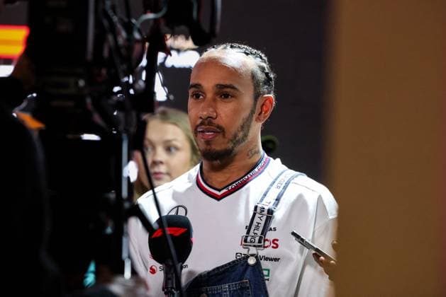 Formula 1 GP Bahrain Friday 01 03 2024 Lewis Hamilton 44, Mercedes AMG Petronas F1 Team Formula 1 GP Bahrain Friday 01 03 2024 Copyright: xBEAUTIFULxSPORTS Erlhofx