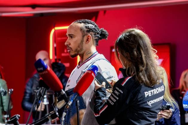 Formula 1 GP Bahrain Friday 01 03 2024 Lewis Hamilton 44, Mercedes AMG Petronas F1 Team Formula 1 GP Bahrain Friday 01 03 2024 Copyright: xBEAUTIFULxSPORTS Erlhofx