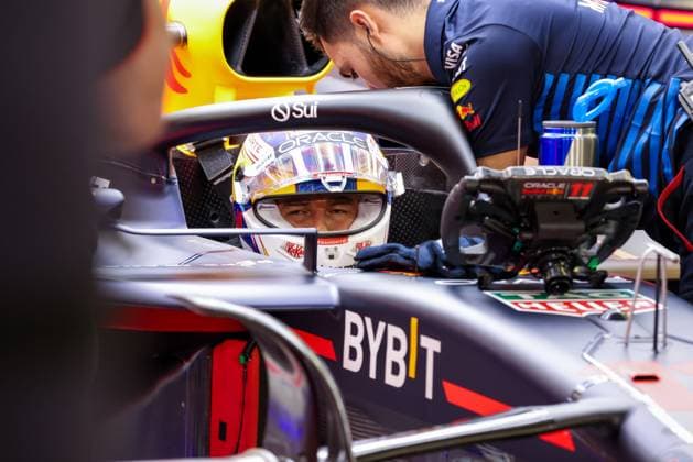 Formula 1 GP Bahrain Friday 01 03 2024 Sergio Perez 11, Oracle Red Bull Racing Formula 1 GP Bahrain Friday 01 03 2024 Copyright: xBEAUTIFULxSPORTS Erlhofx