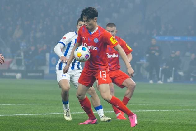 Soccer 2 Bundesliga, Hertha BSC Holstein Kiel 01 03 2024, xdanx, Soccer 2 Bundesliga, Hertha BSC Holstein Kiel, v l Ibrahim Maza Hertha BSC 30 ,Shuto Machino Holstein Kiel 13 ,Zweikampf, Duell, Kampf, tackle DFL DFB REGULATIONS PROHIBIT ANY USE OF PHOTOGRAPHS as IMAGE SEQUENCES and or QUASI VIDEO Foto Daniel Lakomski Mix1 Berlin Olympiastadion Berlin Berlin Germany EN Copyright: xDanielxLakomskix