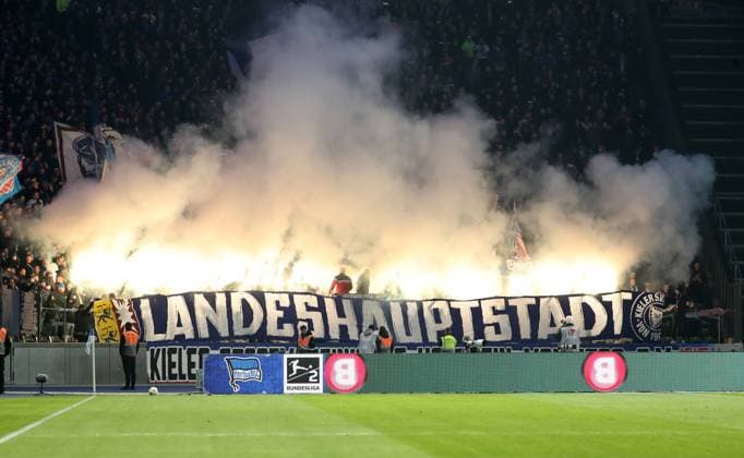 Pyrotechnics, Bengalos, fireworks in the Kiel fan block Sport Football Soccer DFL 2 Bundesliga Men 24 Matchday Season 2023 2024 01 03 2024 Hertha BSC Berlin vs Holstein Kiel DFL regulations prohibit any use of photographs as image sequences and or quasi video