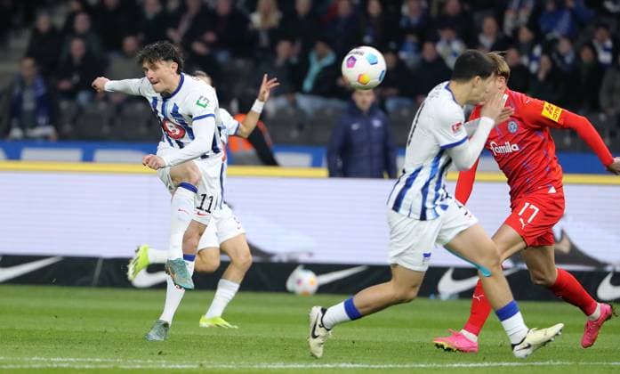 Fabian Reese, Ibrahim Maza, Timo Becker duel Match scene Action Sport Soccer Football DFL 2 Bundesliga Men 24 Matchday Season 2023 2024 01 03 2024 Hertha BSC Berlin vs Holstein Kiel DFL regulations prohibit any use of photographs as image sequences and or quasi video