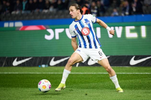 Michal Karbownik Hertha BSC, 06 , GER, Hertha BSC vs Holstein Kiel, Soccer Men, 2 Bundesliga, Season 2023 2024, 24 Matchday, 01 03 2024 DFL REGULATIONS PROHIBIT ANY USE OF PHOTOGRAPHS AS IMAGE SEQUENCES AND OR QUASI VIDEO GER, Hertha BSC vs Holstein Kiel, Soccer Men, 2 Bundesliga, Season 2023 2024, 24 Matchday, 01 03 2024 Berlin Copyright: xEibner-Pressefotox xClaudiusxRaux EP_CRH