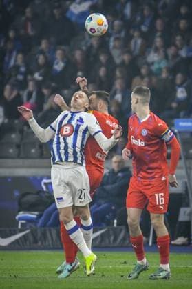 Soccer 2 Bundesliga, Hertha BSC Holstein Kiel 01 03 2024, xdanx, Soccer 2 Bundesliga, Hertha BSC Holstein Kiel, v l Palko Dardai Hertha BSC 27 ,Marco Komenda Holstein Kiel 3 ,Philipp Sander Holstein Kiel 16 ,duel, duel, fight, tackle DFL DFB REGULATIONS PROHIBIT ANY USE OF PHOTOGRAPHS as IMAGE SEQUENCES and or QUASI VIDEO Photo Daniel Lakomski Mix1 Berlin Olympiastadion Berlin Berlin Germany EN Copyright: xDanielxLakomskix