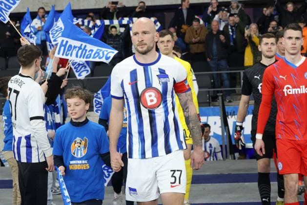 DEU, DFL, 2 FBL, Hertha BSC vs Holstein Kiel, 01 03 2024, Berliner Olympiastadion, Berlin, DEU, DFL, 2 FBL, Hertha BSC vs Holstein Kiel, im Bild Toni Leistner Hertha BSC Berlin 37 DFL regulations prohibit any use of Photographs as image sequences and or quasi video Foto Juergen Engler nordphoto GmbH nordphotoxGmbHx xEngler nph00076