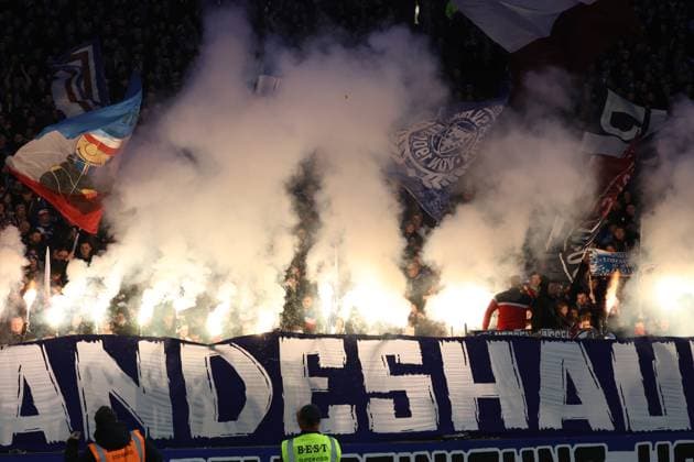 DEU, DFL, 2 FBL, Hertha BSC vs Holstein Kiel, 01 03 2024, Berliner Olympiastadion, Berlin, DEU, DFL, 2 FBL, Hertha BSC vs Holstein Kiel, im Bild Kieler Fans, Pyro DFL regulations prohibit any use of Photographs as image sequences and or quasi video Foto Juergen Engler nordphoto GmbH nordphotoxGmbHx xEngler nph00076