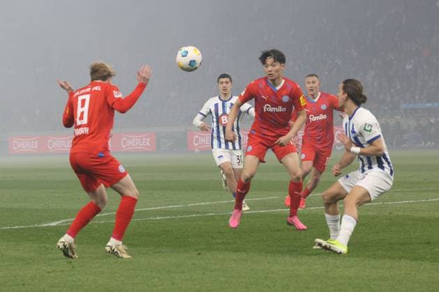 DEU, DFL, 2 FBL, Hertha BSC vs Holstein Kiel, 01 03 2024, Berliner Olympiastadion, Berlin, DEU, DFL, 2 FBL, Hertha BSC vs Holstein Kiel, in the picture Michal Karbownik Hertha BSC Berlin 6 , Shute Machino Holstein Kiel 13 , Finn Porath Holstein Kiel 8 DFL regulations prohibit any use of Photographs as image sequences and or quasi video Foto Juergen Engler nordphoto GmbH nordphotoxGmbHx xEngler nph00076