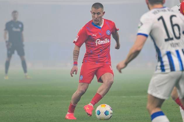 Lewis Holtby Holstein Kiel, 10 , Hertha BSC Holstein Kiel, 2 Bundesliga, Football, DFB, Season 2023 2024, 24 Matchday, Olympia Stadion Berlin, DFB DFL REGULATIONS PROHIBIT ANY USE OF PHOTOGRAPHS AS IMAGE SEQUENCES AND OR QUASI VIDEO, 01 03 2024, Photo HMB Media Uwe Koch Copyright: HMBxMedia UwexKoch
