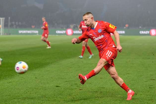 Lewis Holtby Holstein Kiel, 10 , Hertha BSC Holstein Kiel, 2 Bundesliga, Football, DFB, Season 2023 2024, 24 Matchday, Olympia Stadion Berlin, DFB DFL REGULATIONS PROHIBIT ANY USE OF PHOTOGRAPHS AS IMAGE SEQUENCES AND OR QUASI VIDEO, 01 03 2024, Photo HMB Media Uwe Koch Copyright: HMBxMedia UwexKoch