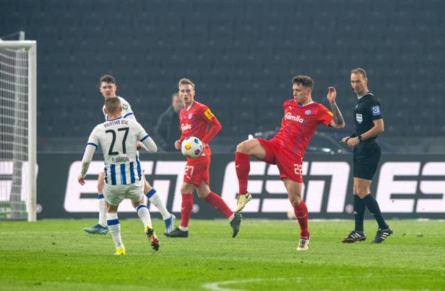 Soccer, Men, Season 2023 2024, 2 Bundesliga 24 Matchday , Hertha BSC Holstein Kiel, v l Palko Dardai Hertha BSC , Nicolai Remberg Holstein Kiel , 01 03 2024, Copyright: xSebastianxRäppold MatthiasxKochx