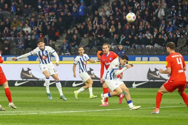 01 03 2024, xtgx, Soccer 2 Bundesliga, Hertha BSC Berlin Holstein Kiel emspor, v l Fabian Reese Hertha, 11 goal shot, shoots the ball on goal, shot DFL DFB REGULATIONS PROHIBIT ANY USE OF PHOTOGRAPHS as IMAGE SEQUENCES and or QUASI VIDEO Berlin