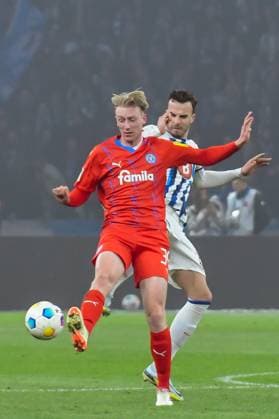 Soccer 2 Bundesliga, Hertha BSC Holstein Kiel 01 03 2024, xdanx, Soccer 2 Bundesliga, Hertha BSC Holstein Kiel, v l Colin Kleine Bekel Holstein Kiel 34 ,Haris Tabakovic Hertha BSC 25 ,Zweikampf, Duell, Kampf, tackle DFL DFB REGULATIONS PROHIBIT ANY USE OF PHOTOGRAPHS as IMAGE SEQUENCES and or QUASI VIDEO Foto Daniel Lakomski Mix1 Berlin Olympiastadion Berlin Berlin Germany EN Copyright: xDanielxLakomskix