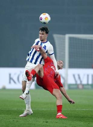 Pascal Klemens, Lewis Holtby duel match scene Action Sport Football Soccer DFL 2 Bundesliga Men 24 Matchday Season 2023 2024 01 03 2024 Hertha BSC Berlin vs Holstein Kiel DFL regulations prohibit any use of photographs as image sequences and or quasi video
