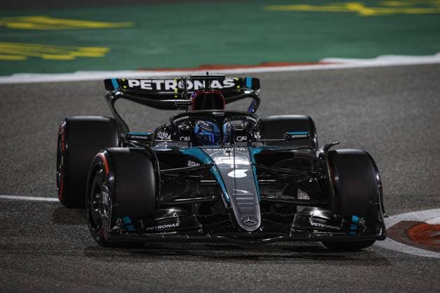 63 RUSSELL George (gbr), Mercedes AMG F1 Team W15, action during the Formula 1 Gulf Air Bahrain Grand Prix 2024, 1st round of the 2024 FIA Formula One World Championship, WM, Weltmeisterschaft from February 29 to March 2, 2024 on the Bahrain International Circuit, in Sakhir, Bahrain - F1 - BAHRAIN GRAND PRIX 2024 DPPI Panoramic  240301_R01_BAHRAIN__BR34547