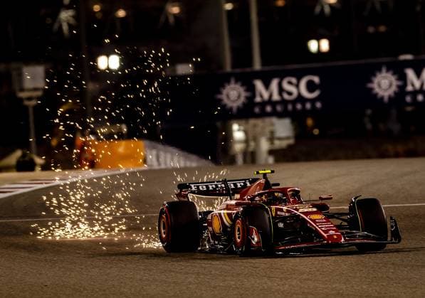BAHRAIN - Carlos Sainz (Ferrari) during qualifying at the Bahrain International Circuit in the Sakhir desert area ahead of the Bahrain Grand Prix. ANP REMKO DE WAAL Qualifying 2024 2025 xVIxANPxSportx xxANPxIVx 492542775 originalFilename: 492542775.jpg