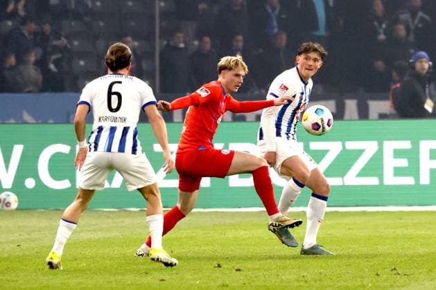 DEU, DFL, 2 FBL, Hertha BSC vs Holstein Kiel, 01 03 2024, Berliner Olympiastadion, Berlin, DEU, DFL, 2 FBL, Hertha BSC vs Holstein Kiel, in the picture Fabian Reese Hertha BSC Berlin 11 , Michal Karbownik Hertha BSC Berlin 6 , Finn Porath Holstein Kiel 8 DFL regulations prohibit any use of Photographs as image sequences and or quasi video Foto Juergen Engler nordphoto GmbH nordphotoxGmbHx xEngler nph00076