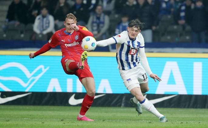 Timo Becker, Fabian Reese duel match scene Action Sport Football Soccer DFL 2 Bundesliga Men 24 Matchday Season 2023 2024 01 03 2024 Hertha BSC Berlin vs Holstein Kiel DFL regulations prohibit any use of photographs as image sequences and or quasi video