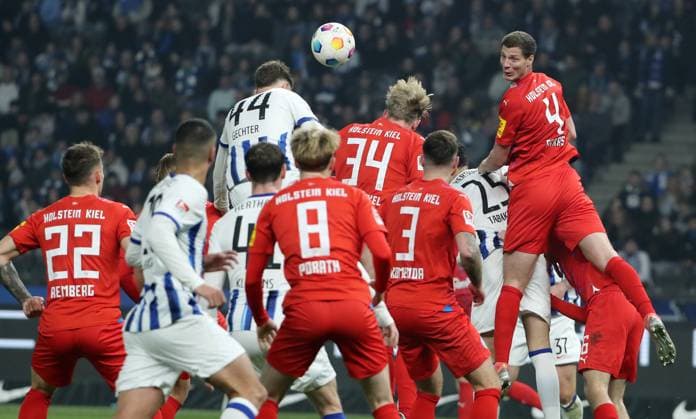 Linus Gechter BSC 44 , Colin Kleine Bekel Kiel 34 duel match scene Action Sport Soccer Football DFL 2 Bundesliga Men 24 Matchday Season 2023 2024 01 03 2024 Hertha BSC Berlin vs Holstein Kiel DFL regulations prohibit any use of photographs as image sequences and or quasi video