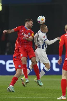 01 03 2024, xtgx, Soccer 2 Bundesliga, Hertha BSC Berlin Holstein Kiel emspor, v l Marco Komenda Kiel, 3 , Palko Dardai Hertha, 27 duel, duel, fight, tackle DFL DFB REGULATIONS PROHIBIT ANY USE OF PHOTOGRAPHS as IMAGE SEQUENCES and or QUASI VIDEO Berlin