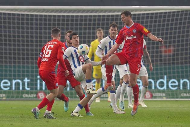 01 03 2024, xtgx, Soccer 2 Bundesliga, Hertha BSC Berlin Holstein Kiel emspor, v l Philipp Sander Kiel, 16 , Ibrahim Maza Hertha, 30 , Patrick Erras Kiel, 4 Zweikampf, Duell, Kampf, tackle DFL DFB REGULATIONS PROHIBIT ANY USE OF PHOTOGRAPHS as IMAGE SEQUENCES and or QUASI VIDEO Berlin