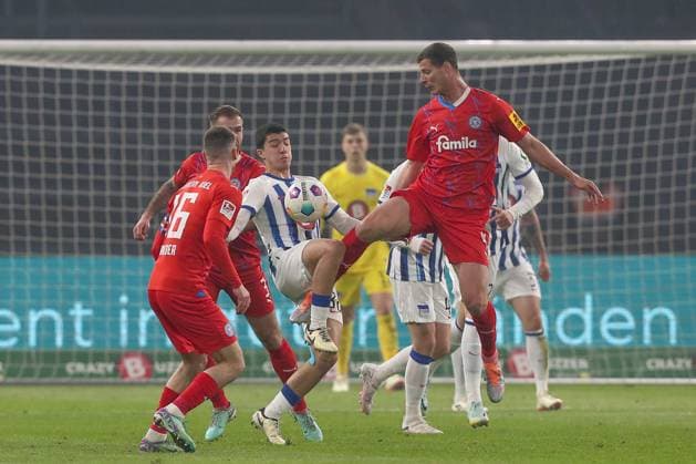 01 03 2024, xtgx, Soccer 2 Bundesliga, Hertha BSC Berlin Holstein Kiel emspor, v l Philipp Sander Kiel, 16 , Ibrahim Maza Hertha, 30 , Patrick Erras Kiel, 4 Zweikampf, Duell, Kampf, tackle DFL DFB REGULATIONS PROHIBIT ANY USE OF PHOTOGRAPHS as IMAGE SEQUENCES and or QUASI VIDEO Berlin