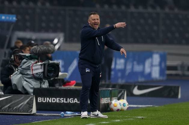 01 03 2024, xtgx, Fußball 2 Bundesliga, Hertha BSC Berlin Holstein Kiel emspor, v l Pal Dardai Hertha, Trainer gibt Anweisungen, gestikuliert mit den Armen, gesticulate, gives instructions DFL DFB REGULATIONS PROHIBIT ANY USE OF PHOTOGRAPHS as IMAGE SEQUENCES and or QUASI VIDEO Berlin