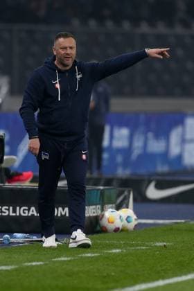 01 03 2024, xtgx, Fußball 2 Bundesliga, Hertha BSC Berlin Holstein Kiel emspor, v l Pal Dardai Hertha, Trainer gibt Anweisungen, gestikuliert mit den Armen, gesticulate, gives instructions DFL DFB REGULATIONS PROHIBIT ANY USE OF PHOTOGRAPHS as IMAGE SEQUENCES and or QUASI VIDEO Berlin