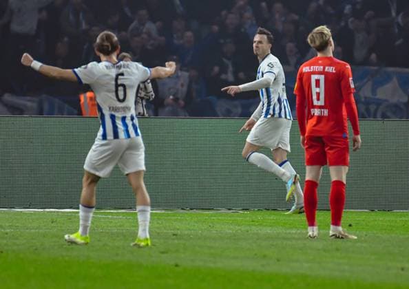 Soccer 2 Bundesliga, Hertha BSC Holstein Kiel 01 03 2024, xdanx, Soccer 2 Bundesliga, Hertha BSC Holstein Kiel, v l Michal Karbownik Hertha BSC 6 ,Cheering after the 2 0 by Haris Tabakovic Hertha BSC 25 ,Finn Porath Holstein Kiel 8 , disappointed, looks disappointed, dejected, disappointed DFL DFB REGULATIONS PROHIBIT ANY USE OF PHOTOGRAPHS as IMAGE SEQUENCES and or QUASI VIDEO Photo Daniel Lakomski Mix1 Berlin Olympiastadion Berlin Berlin Germany EN Copyright: xDanielxLakomskix