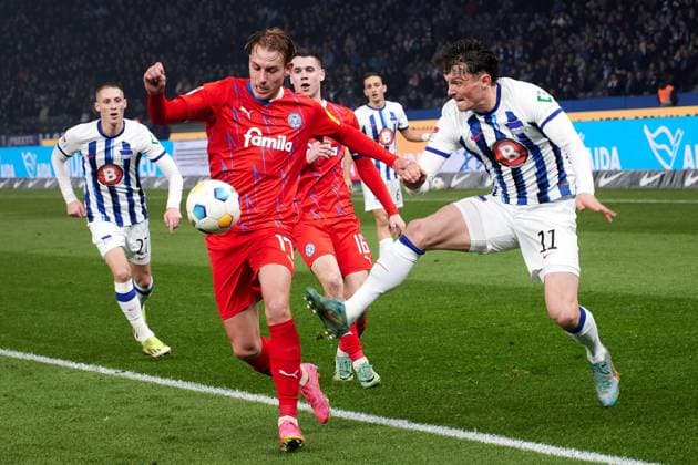 Timo Becker Holstein Kiel, 17 , Philipp Sander Holstein Kiel, 16 Center, Fabian Reese Hertha BSC, 11 , GER, Hertha BSC vs Holstein Kiel, Soccer Men, 2 Bundesliga, Season 2023 2024, 24 Matchday, 01 03 2024 DFL REGULATES PROHIBIT ANY USE OF PHOTOGRAPHS AS IMAGE SEQUENCES AND OR QUASI VIDEO GER, Hertha BSC vs Holstein Kiel, Mens football, Bundesliga 2, Season 2023 2024, 24 Matchday, 01 03 2024 Berlin Copyright: xEibner-Pressefotox xClaudiusxRaux EP_CRH